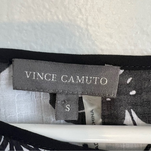NWT Vince Camuto Women's Floral Lagoon V-Neck Poncho Blouse Size S Black White - Picture 8 of 12